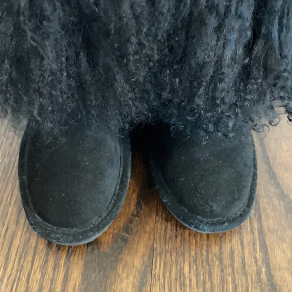 Bearpaw Girls Black Lamb Fur Boo Boots size 1